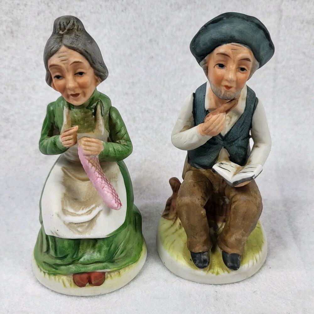 Capodimonte Italian Porcelain Figurines 4.5" Pair Man Woman Knitting Reading‎